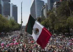 Hàng chục nghìn người Mexico biểu tình phản đối ông Trump