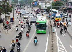 Khách đi buýt nhanh BRT tăng trong ngày đầu tiên thu phí