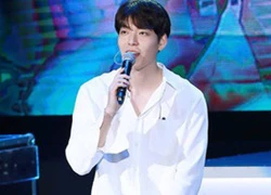 Kim Woo Bin không dám khoe cơ bụng vì bị chấn thương