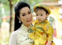 Trịnh Kim Chi đưa con gái đi du xuân