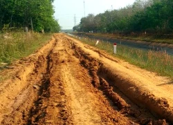 Rơi xuống kênh, 3 người trong gia đình tử vong