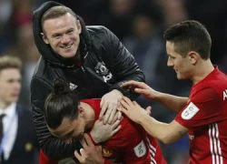 Rooney ăn mừng như thể ghi bàn dù không được ra sân