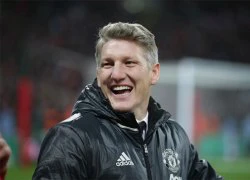 Trọng tài tự tử hụt gửi lời cảm ơn Schweinsteiger