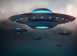 UFO ngăn 3 máy bay chở khách hạ cánh xuống sân bay Trung Quốc