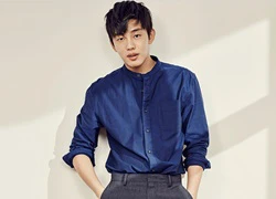 Yoo Ah In hoãn nhập ngũ vì có khối u ở xương