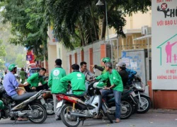 Bắt 3 xe ôm tình nghi đâm gục tài xế Grabbike trên phố