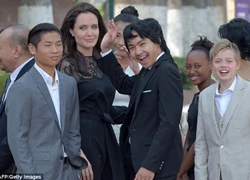 Brad Pitt bí mật gặp các con khi Angelina Jolie và lũ trẻ tới Campuchia