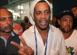 Chùm ảnh: Ronaldinho phờ phạt cả người khi tham gia lễ hội tại Brazil