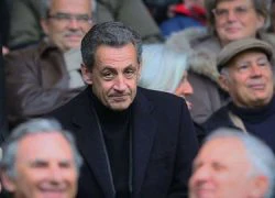 Cựu tổng thống Pháp Sarkozy gặp sự cố ở Nou Camp