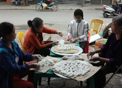 Dân Thủ đô xếp hàng mua bánh trôi, bánh chay ngày Tết Hàn Thực