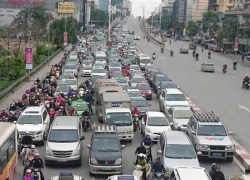 Hà Nội: Đường Nguyễn Chí Thanh bất ngờ ùn tắc kéo dài