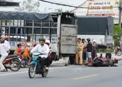 Hai người đàn ông bị ôtô tải cuốn vào gầm