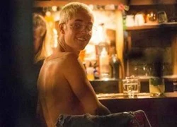 Justin Bieber bất ngờ khoả thân trong quán bar