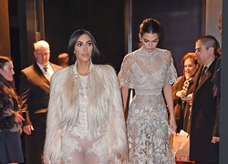 Kim Kardashian táo bạo với váy xuyên thấu