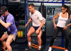 Mở phòng gym, Ronaldo chia sẻ bí quyết có bụng 6 múi