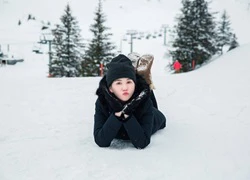 'Ngôi làng thần tiên' hút hồn Ngọc Trinh và dàn chân dài