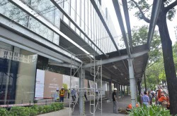 Ông Đoàn Ngọc Hải chỉ đạo tháo dỡ mái che &#8220;khủng&#8221; của SaiGon Center