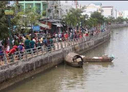 Phát hiện thi thể tóc bạc trắng, nổi lập lờ dưới kênh