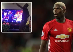 Pogba đóng vai King Kong khi xem tivi