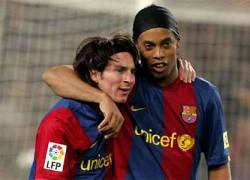 Ronaldinho có vài điều cần truyền thụ thêm cho Messi