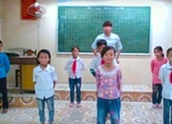 Thầy giáo 8X cùng học sinh nhảy &#8216;Bống bống bang bang&#8217;