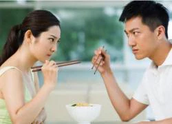 Thu nhập gấp đôi chồng, vợ vẫn dạ vâng