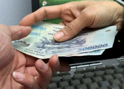 Trưởng phòng tư pháp bị điều tra nhận hối lộ 2.000 USD