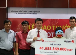 Vietlott trao giải Jackpot 41,6 tỷ cho khách nữ đầu tiên ở Lâm Đồng