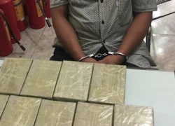 9 bánh heroin trong túi xách đeo bên người