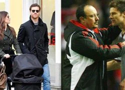 Alonso từng xích mích với Benitez vì mải... hộ đê