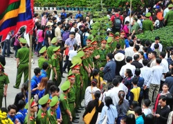 An ninh siết chặt 5 vòng, lễ Giỗ Tổ không còn 'vỡ trận'