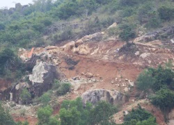 Băm nát đồi núi, khai thác đá trái phép giữa lòng Nha Trang