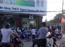 Bịt mặt xông vào ngân hàng Vietcombank cướp hơn 1,5 tỷ đồng