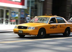 Cô gái Mỹ 23 tuổi bị bắt vì cướp, hiếp nam tài xế taxi