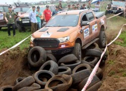 Dàn bán tải thi tài off-road ở Hà Nội