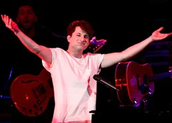 Charlie Puth trở lại với single mới cực gây nghiện