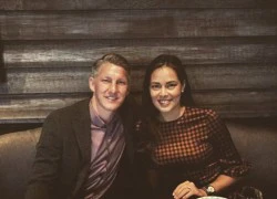 Ghi bàn liên tiếp, Schweinsteiger cùng vợ ăn mừng tại nhà hàng