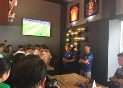 Giggs và Neville khai trương quán cafe bóng đá ở Singapore