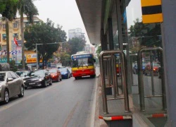 Hà Nội thí điểm cho buýt thường đi vào làn buýt nhanh BRT