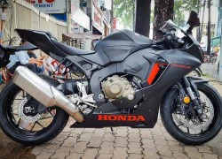 Honda CBR1000RR 2017 đầu tiên về Sài Gòn