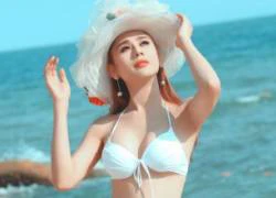 Lâm Khánh Chi diện bikini khoe dáng nuột và chân dài "miên man"