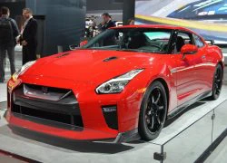 Nissan GT-R thêm bản Track Edition, giá 3 tỷ đồng