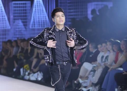 Noo Phước Thịnh xuất hiện nổi bật trên sàn catwalk