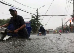 Sài Gòn tiếp tục có mưa trái mùa dữ dội