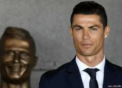 Tác giả &#8216;tượng Ronaldo kỳ quặc&#8217; lên tiếng