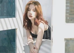 Thu Thủy đượm buồn nhưng vẫn không quên sexy, gợi cảm