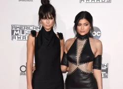 Vì sao chị em hot girl Kylie Jenner luôn mặc đồng điệu?