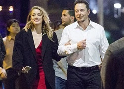 Amber Heard và người tình tỷ phú tay khoác tay dạo phố trong đêm