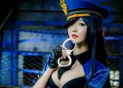 Cosplay nữ cảnh sát trưởng Caitlyn cực sexy và gợi cảm, bạn có sẵn sàng để... đi tù?