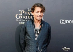 "Cướp biển" Johnny Depp hẹn hò trở lại sau khi ly hôn vợ trẻ